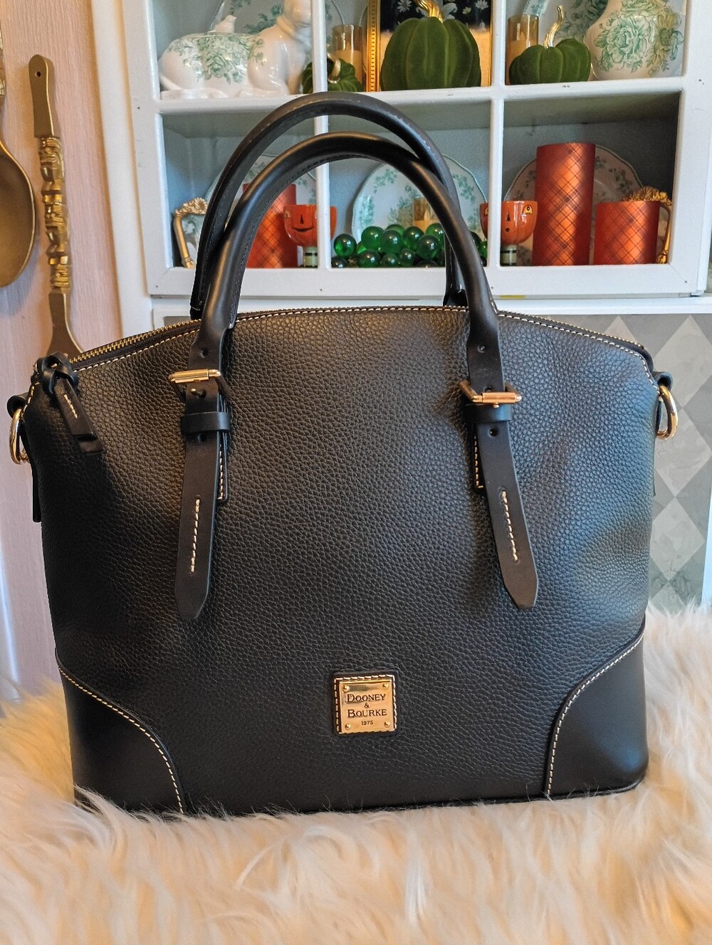Dooney Lrg pebble leather dome satchel blk blk